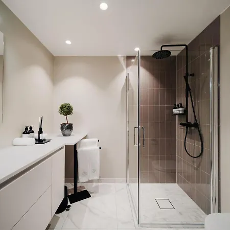 Fully Serviced Luxury At Sommerro With Private Garden