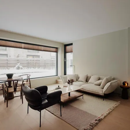 Fully Serviced Luxury At Sommerro With Private Garden *